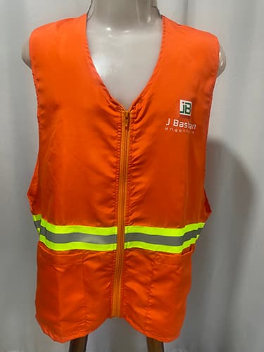 Colete profissional confeccionado pela Jaan Uniformes