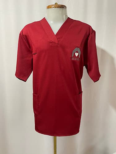 Modelo de scrub confeccionado pela Jaan — referência 70